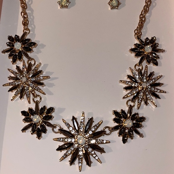 NIB- Sparkle & Bling Faux Rhinestone/Lab Created Blue Stone Necklace/Earring Set - Picture 2 of 5